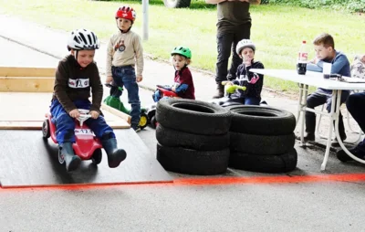 Finn Kasch rollt von der Startrampe 