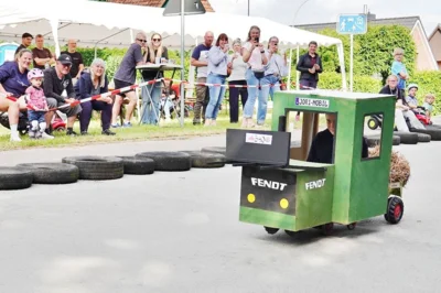Joris Jankowski mit dem Jori-Mobil 