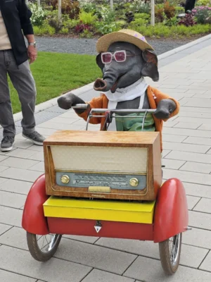 Jochen der singende Elefant  (Bild vergr&ouml;&szlig;ern)