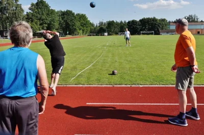 Medizinballwurf 