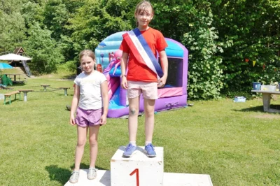 K&ouml;nigin Luna (9-11) mit Kronprinzessin Annelie 