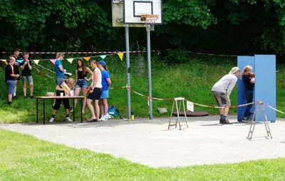 Die Spielstation der gro&szlig;en Kinder 