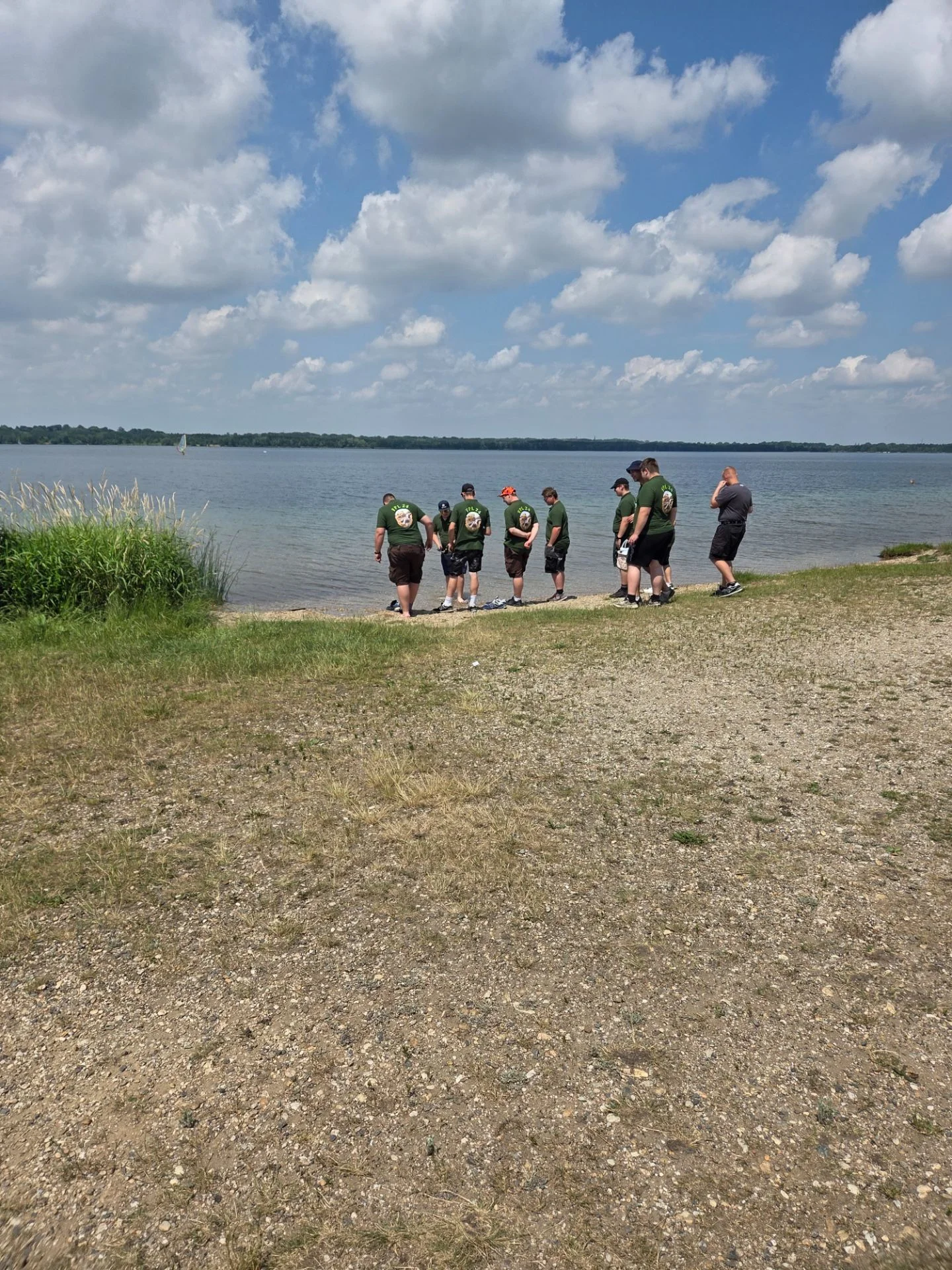Bild: Azubis am See