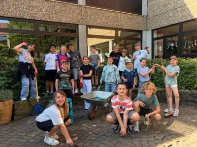 Foto des Albums: Pflanzaktion der Klasse 4a