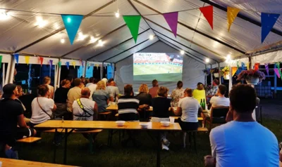 Das Fu&szlig;ballspiel lenkte ab 