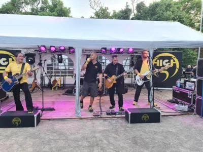 Foto des Albums: Yeah !! Trotz wechselhafter Vorhersagen kein Regen :-)) : Mittsommer-Open-Air mit 
