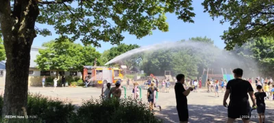 Foto des Albums: Wasserschlacht sorgt für Abkühlung