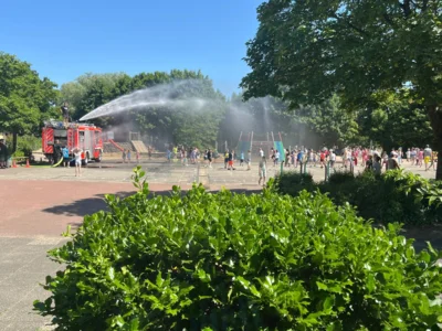 Foto des Albums: Wasserschlacht sorgt für Abkühlung