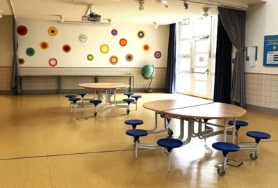 Foyer  (Bild vergr&ouml;&szlig;ern)