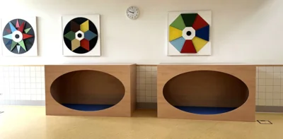 Foyer mit Lesekojen  (Bild vergr&ouml;&szlig;ern)