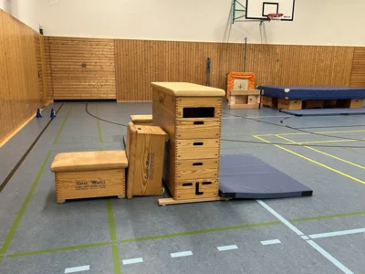Turnhalle  (Bild vergr&ouml;&szlig;ern)