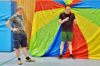 Vorsitzender enning Pape (li ) und Christopher Brust bei der Ansprache 