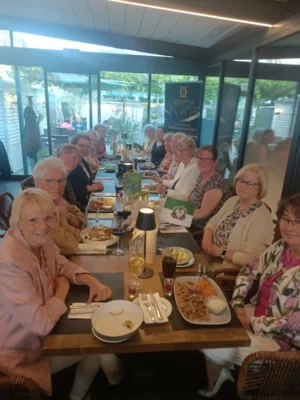 Unsere ehemaligen K&ouml;niginnen im Restaurat Delphi  (Bild vergr&ouml;&szlig;ern)