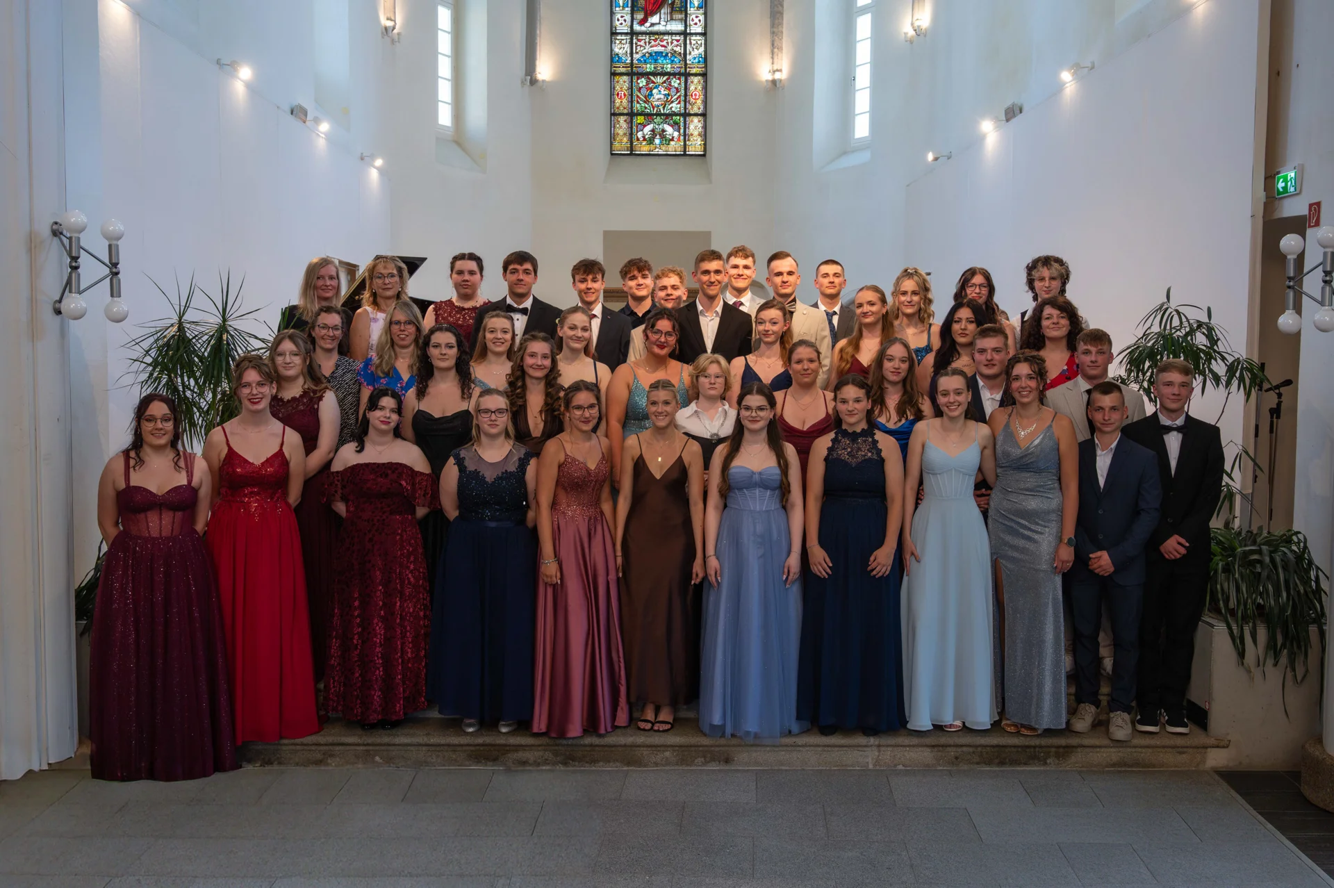 Bild: Gruppenbild der Absolventen in der Johanniskirche