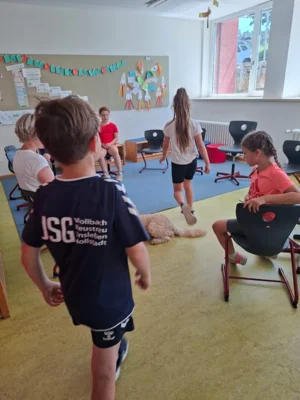 Foto des Albums: Erfolgreiche Schulhund-Prüfung: Ilvy hat gemeinsam mit den Kindern den Praxistest bestanden