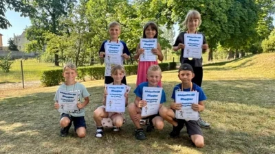 Die Erstplatzierten der Klassen 1 - 3 im Schl&auml;ngellauf 