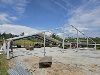 Foto des Albums: Zeltaufbau