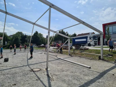 Foto des Albums: Zeltaufbau