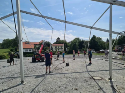 Foto des Albums: Zeltaufbau