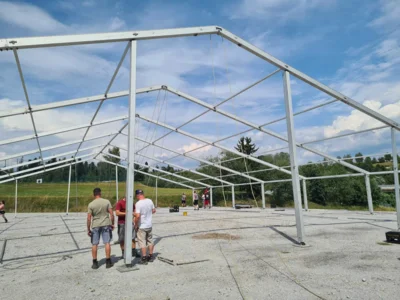 Foto des Albums: Zeltaufbau