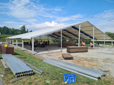 Foto des Albums: Zeltaufbau