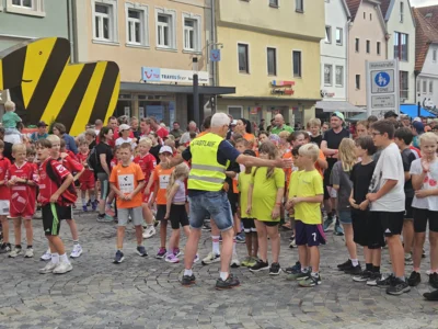 Foto des Albums: Kleine Füße, riesiger Einsatz