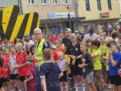 Foto des Albums: Kleine Füße, riesiger Einsatz