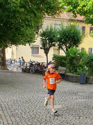 Foto des Albums: Kleine Füße, riesiger Einsatz
