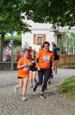 Foto des Albums: Kleine Füße, riesiger Einsatz