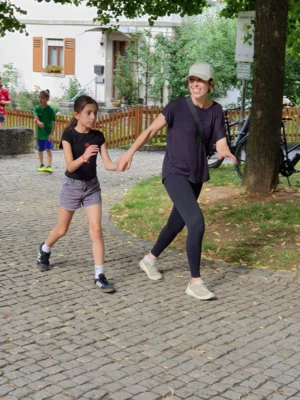 Foto des Albums: Kleine Füße, riesiger Einsatz