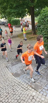 Foto des Albums: Kleine Füße, riesiger Einsatz