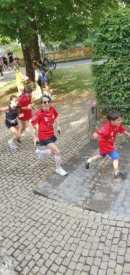 Foto des Albums: Kleine Füße, riesiger Einsatz