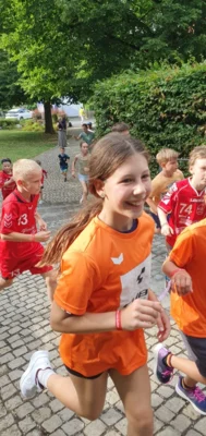 Foto des Albums: Kleine Füße, riesiger Einsatz