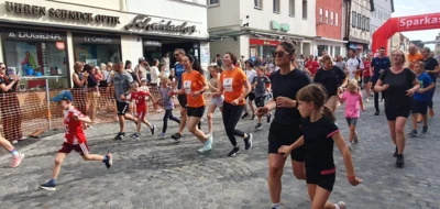Foto des Albums: Kleine Füße, riesiger Einsatz