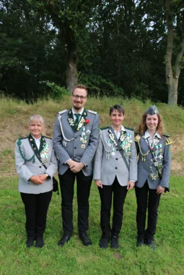 Unsere Gewinner (v l ) - Orden der Volksbank Sandra Harpeng, Sportorden Frederik H&auml;nlein, Ordensscheibe Manuela K&ouml;ppen,2  Platz Sandra Harpeng, 3  Platz Marie K&ouml;ppen  (Bild vergr&ouml;&szlig;ern)