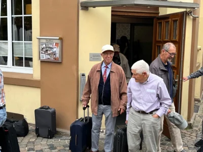Verlassen des Hotels 