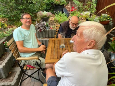 Gut gelaunt im Biergarten 