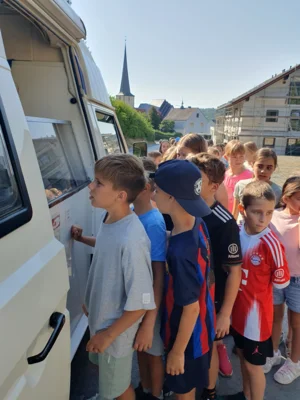 Foto des Albums: Kühle Überraschung an einem heißen Schultag