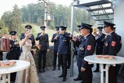 Foto des Albums: Einholung der Fahnenmutter