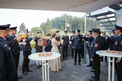 Foto des Albums: Einholung der Fahnenmutter