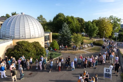 Auch die ersten Besucher treffen schon ein. Foto: Presseb&uuml;ro Hagen Hartwig 