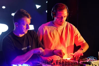 Refresh & Djings  (Bild vergr&ouml;&szlig;ern)
