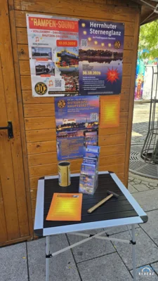 Gestaltung Stand Heimatverein Calau e.V.. Nat&uuml;rlich durfte auch nicht der Partnerverein Lausitzer Dampflok Club e.V. aus Cottbus fehlen, der hier auch regelm&auml;&szlig;ig in Calau am Bahnhof mit seinen Nostalgiez&uuml;gen Zwischenstopp einlegt.  (Bild vergr&ouml;&szlig;ern)
