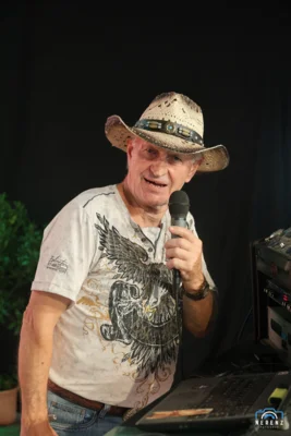 Country & Line-Dance mit DJ Goldi  (Bild vergr&ouml;&szlig;ern)