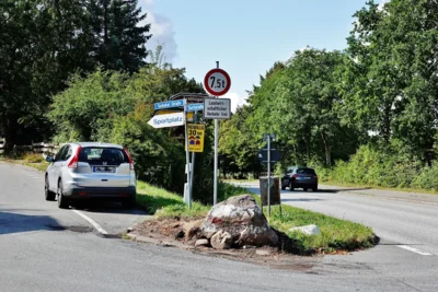 Einm&uuml;ndung der Tarbeker in die Dorfstra&szlig;e 