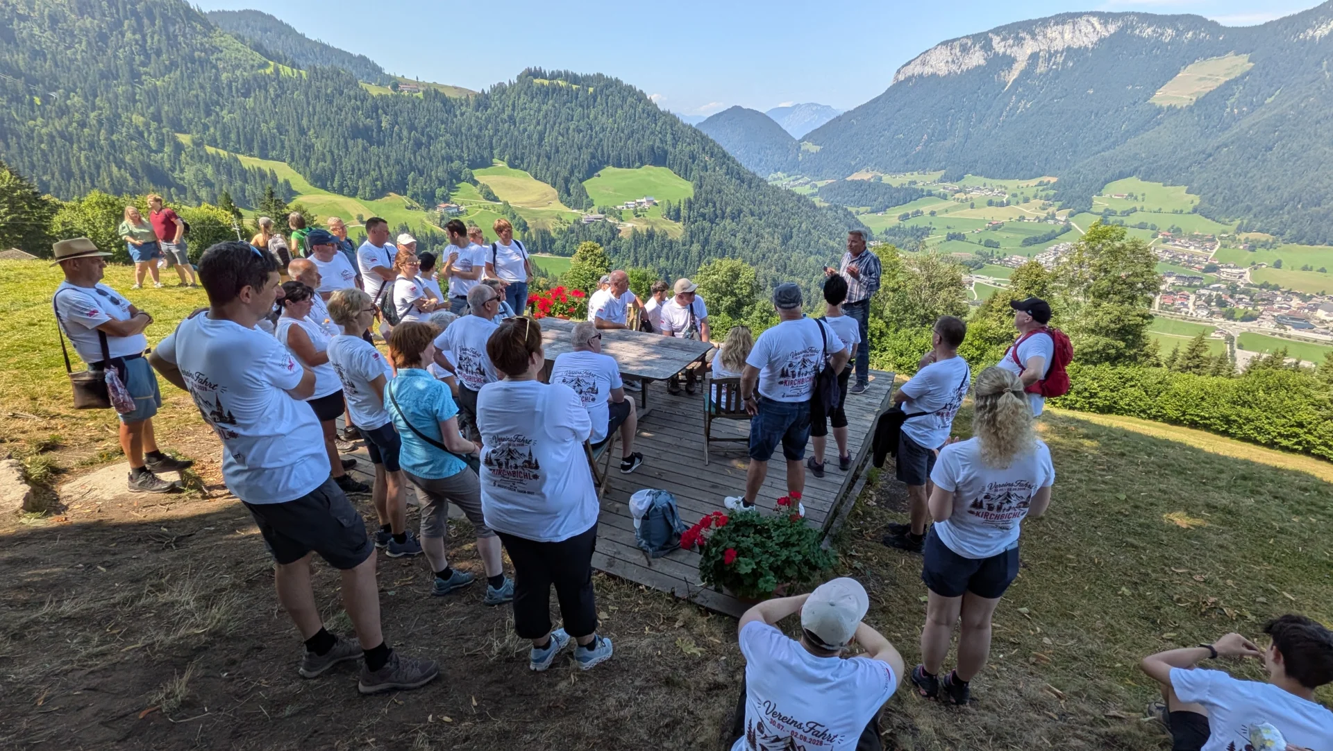 Bild: Tolle Location und tolle Aussicht von der Terrasse des Gruberhofs