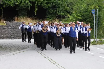 ... im Gleichschritt Marsch...  (Bild vergr&ouml;&szlig;ern)