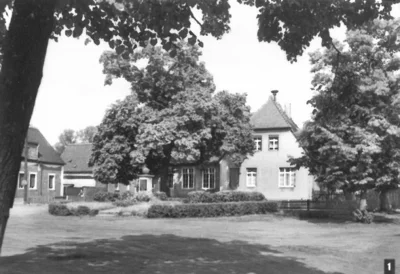 Schulstra&szlig;e 2, heutige Apotheke 