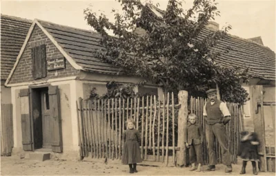 1. Kolonialladen vor 1900, 1920 abgerissen und neu gebaut 