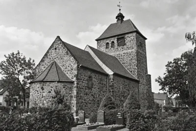 Kirche am Dorfplatz 